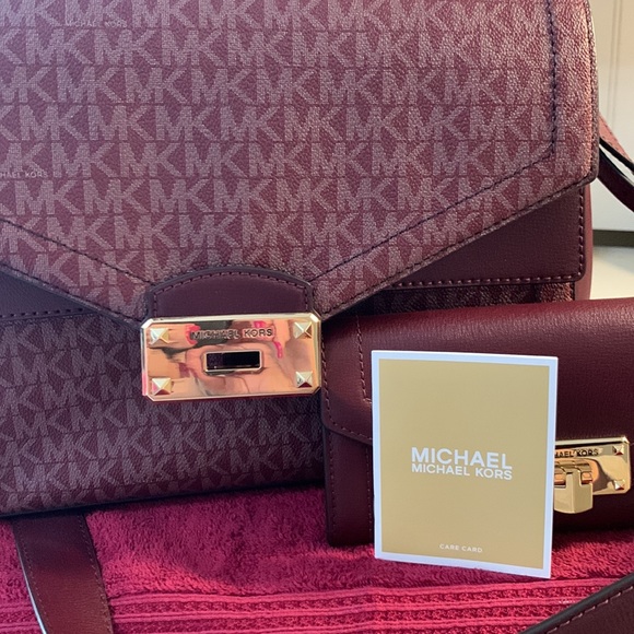Michael Kors Merlot signature large satchel and matching credit card wallet - Picture 10 of 16
